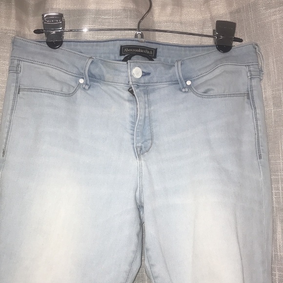 A&F Distressed Light Wash Cropped Skinny Jeans - Picture 3 of 6